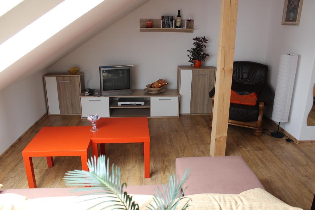 Orange Loft Apartment Kájov Habitación foto